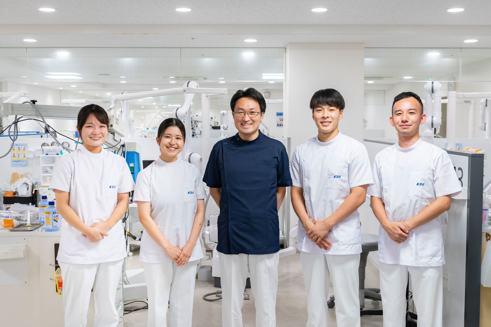歯科医師を目指す人々へ